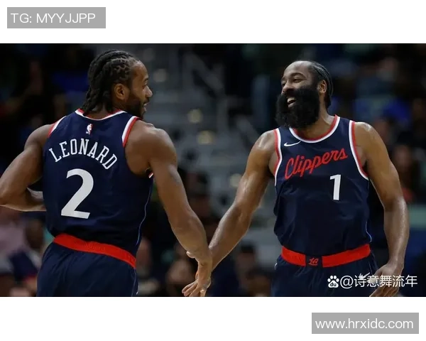 勇士与快船季后赛首战激烈对决精彩瞬间回顾与分析 勇士与快船季后赛首战激烈对决精彩瞬间回顾与分析