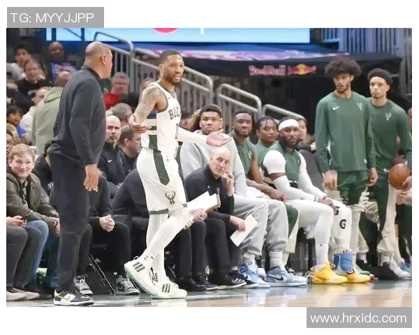 篮网与雄鹿激战回顾：明星对决与战术博弈的精彩瞬间分析